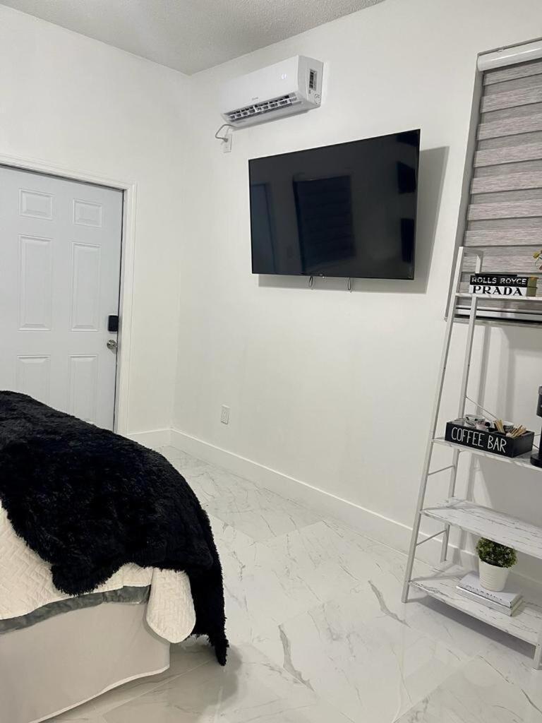 Cozy Studio, Prime Location, Remodeled, 1 Parking West Palm Beach Dış mekan fotoğraf